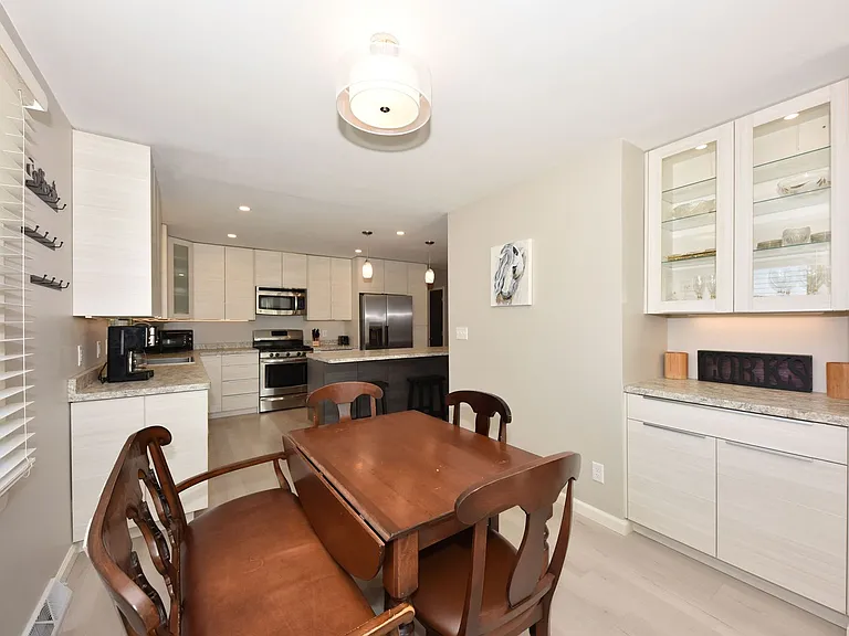 1538 W Liebau Rd — Photo 11