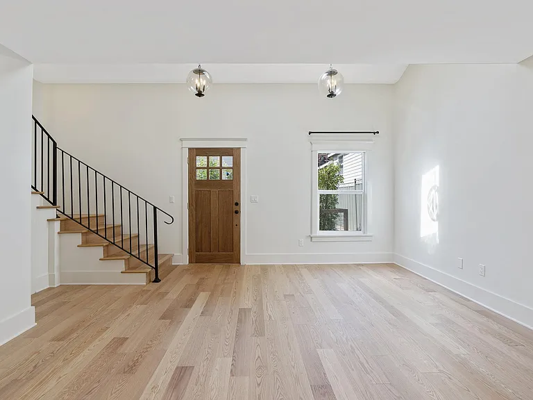 5634 Raber St — Photo 3