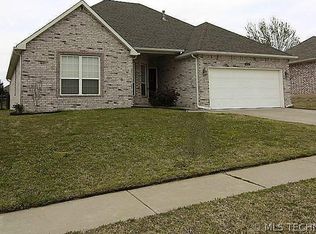 8308 E Lansing St, Broken Arrow, OK 74014