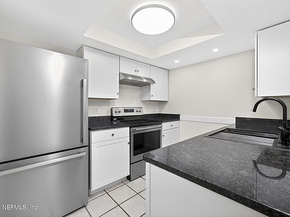 3rd image of 1250 BAYSHORE Drive N