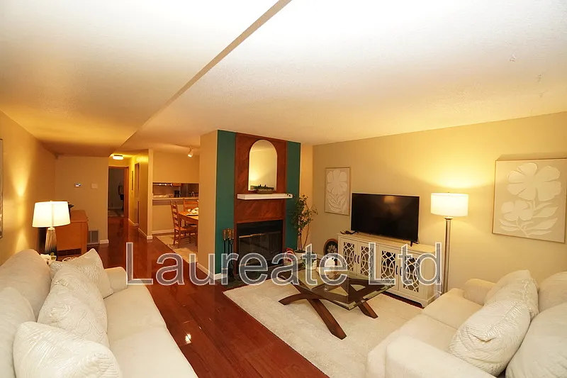 540 S Forest St — Photo 2