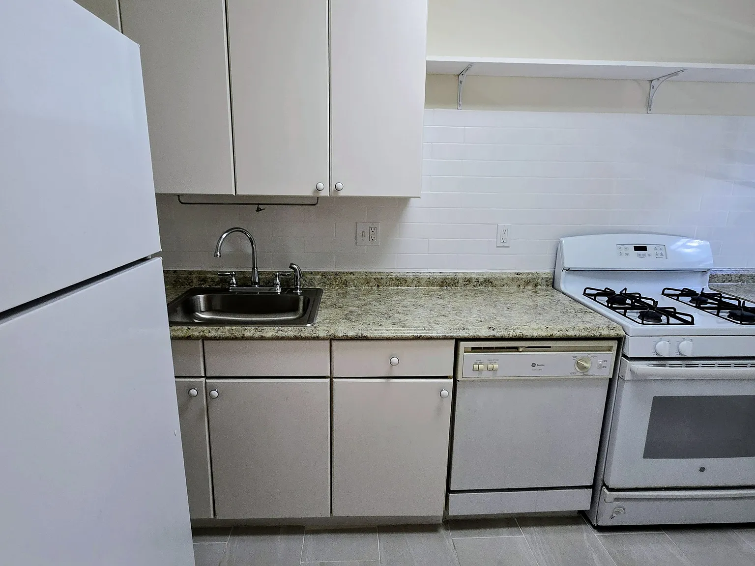 2 bed, 875 sqft, $1,635 — Photo 2
