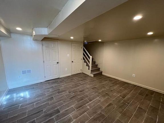 3rd image of 433 Grovethorn Rd
