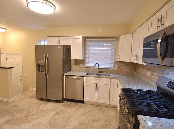 5th image of 3322 N Olcott Ave