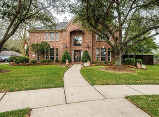 411 Meadow Run Dr, Friendswood, TX 77546