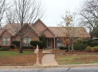 2205 Lea Meadow Cir, Corinth, TX 76208