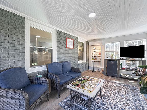 5th image of 811 Myrtle Dr