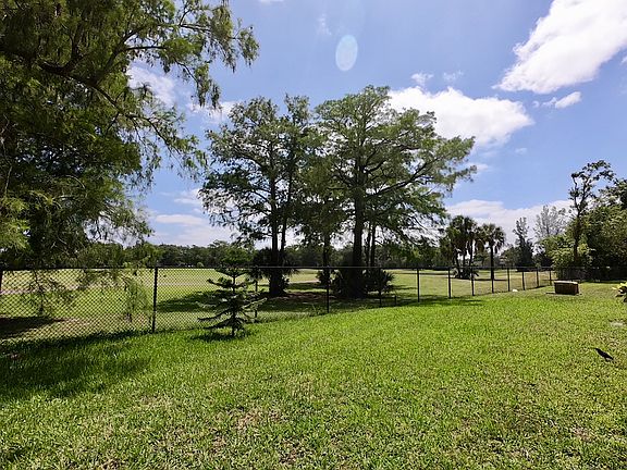 3rd image of 7831 Colony Cir N APT 103