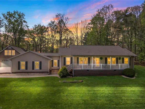 494 Dogwood Ln, North Wilkesboro, NC 28659