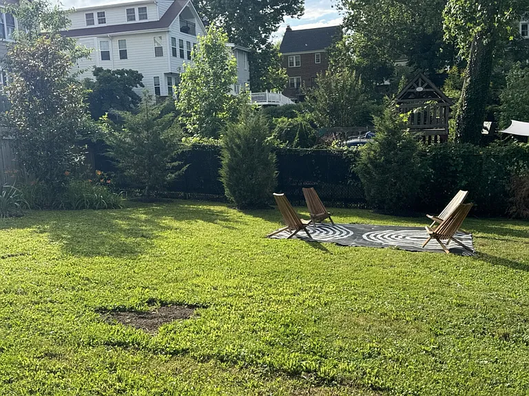 S Dakota Ave NE — Photo 27