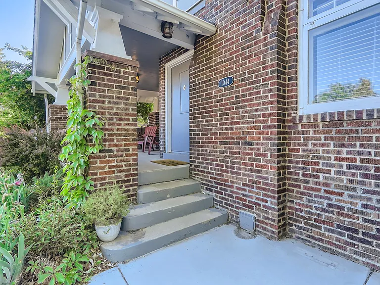 1044 Garfield St — Photo 2