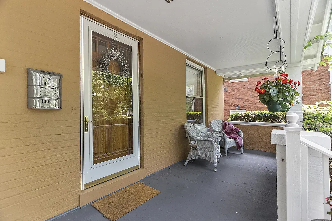 6 bed, 2266 sqft, $6,900 — Photo 2