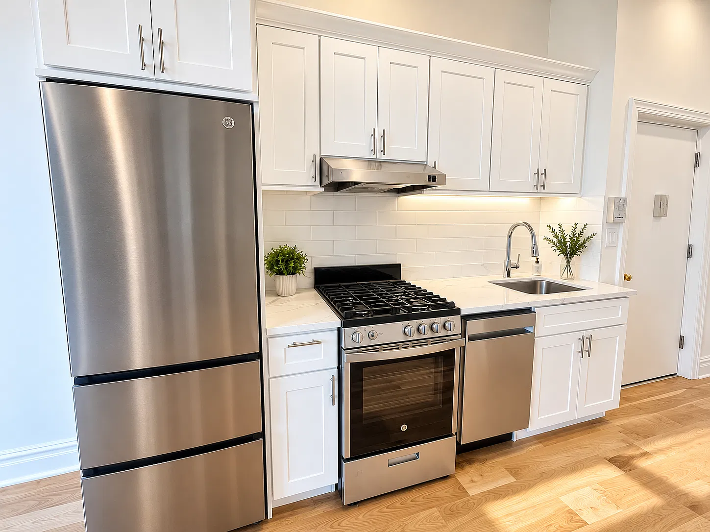 126 Elizabeth St — Photo 3