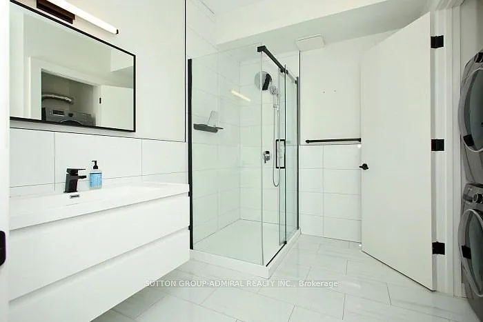 535 Yonge St #3 — Photo 10