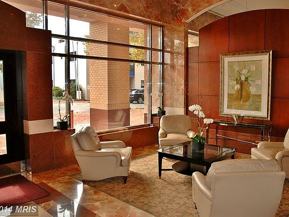 3rd image of 4801 Fairmont Ave APT 806