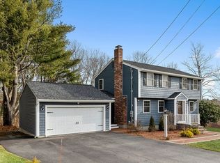 101 Country Club Dr, Tewksbury, MA 01876