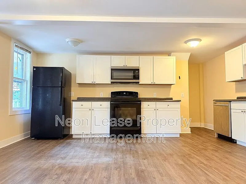 4 bed, 2.0 bath, $2,000 — Photo 2