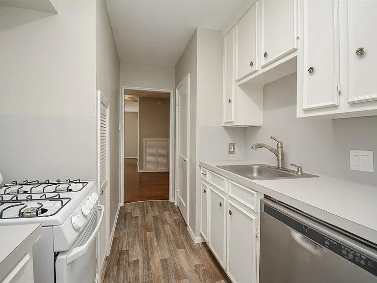 2718 Wroxton Rd #3 — Photo 17