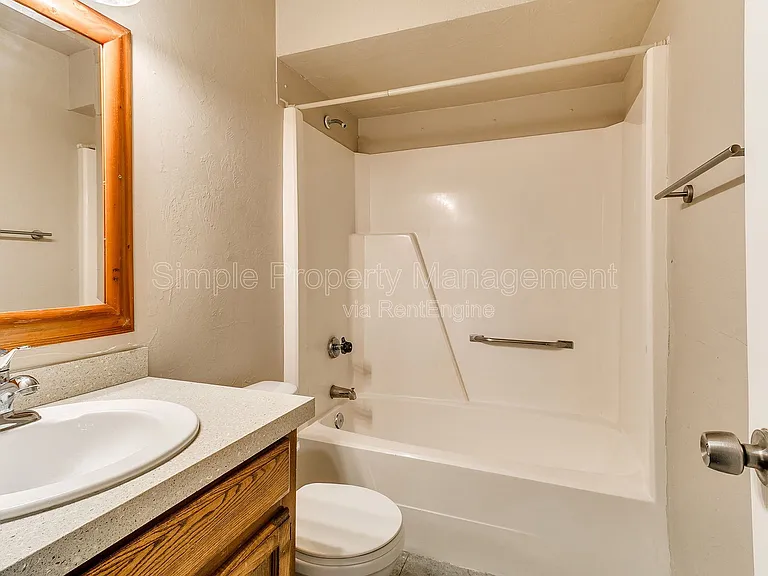 10607 N Macarthur Blvd — Photo 21