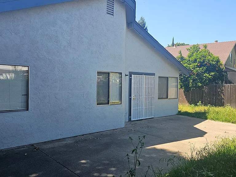 385 Portsmouth Ave — Photo 33