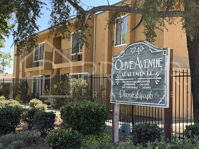 3240 Olive St — Photo 24