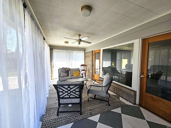 5th image of 906 N Hawthorne Rd