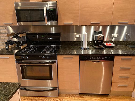 4th image of 1707 W Greenleaf Ave APT 1