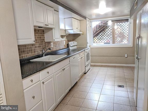 5th image of 10018 Hopkins Ln