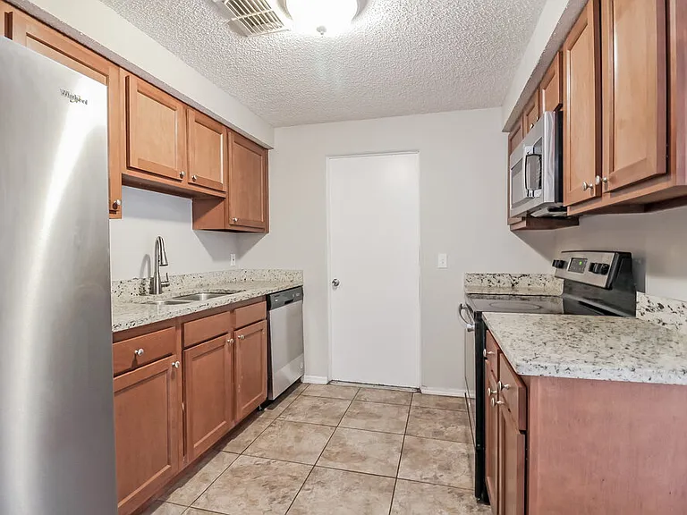 8244 Yolanda Ct — Photo 7