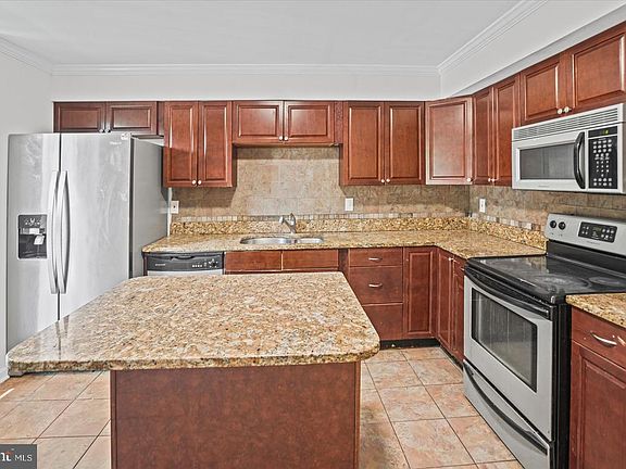 5th image of 35 Blondell Ct