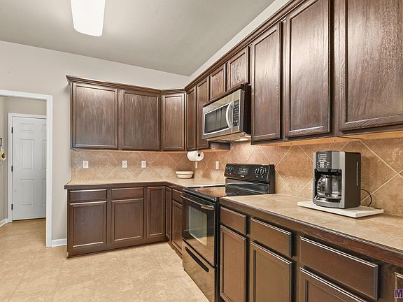 3rd image of 1107 S Sanctuary Ave