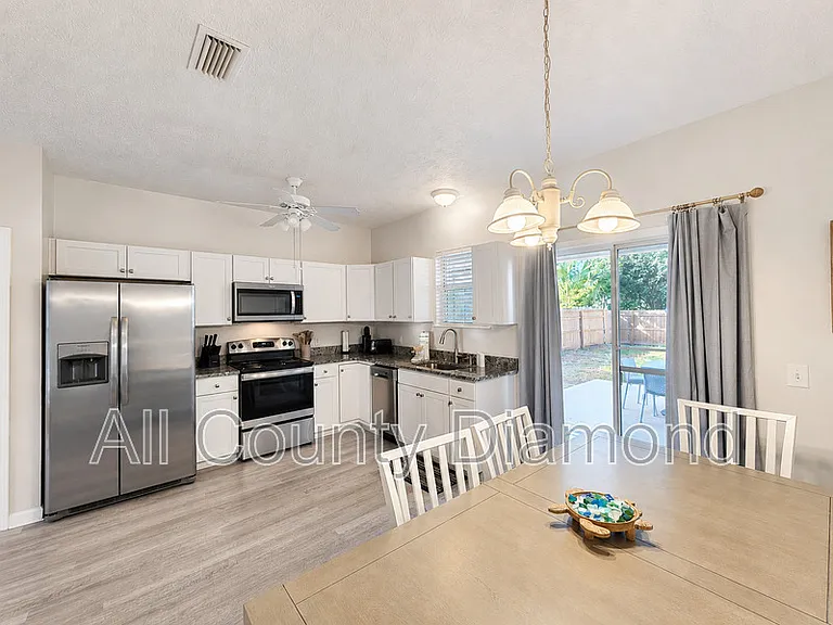 5726 Beach Dr — Photo 5