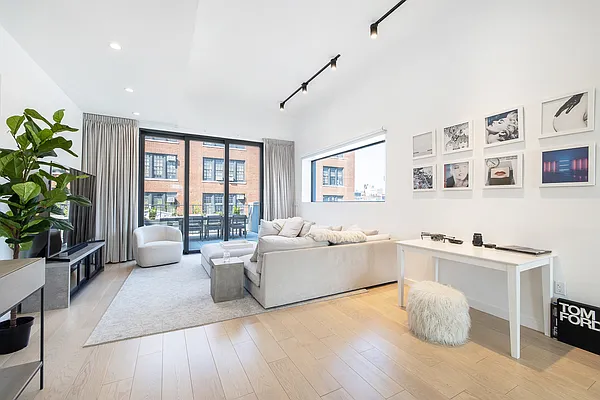 Sold by Brick&Mortar | media 4