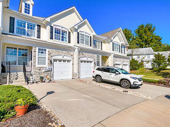 2nd image of 8 Brookfield Dr
