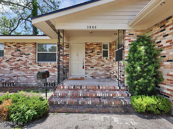 3rd image of 3866 VIA DE LA REINA Street