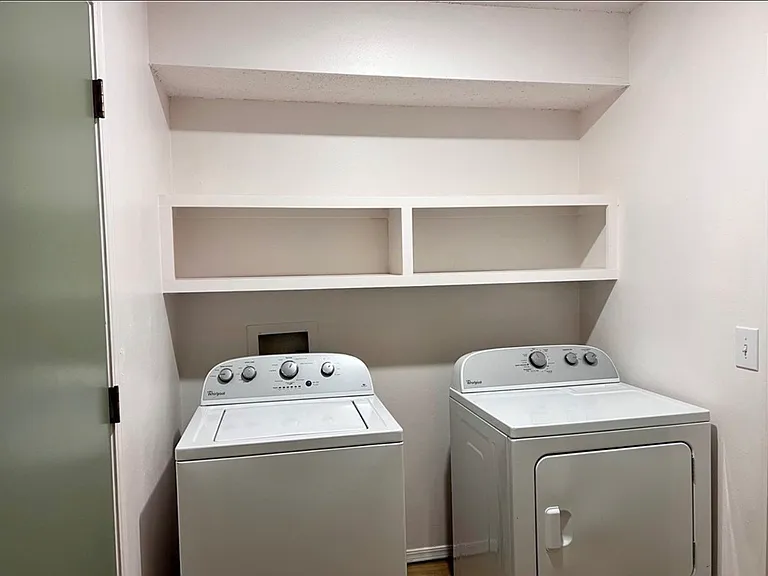 2018 W Olive St #2018 — Photo 10