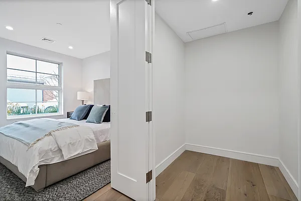Sold by Avenue Sotheby's International Realty | media 23