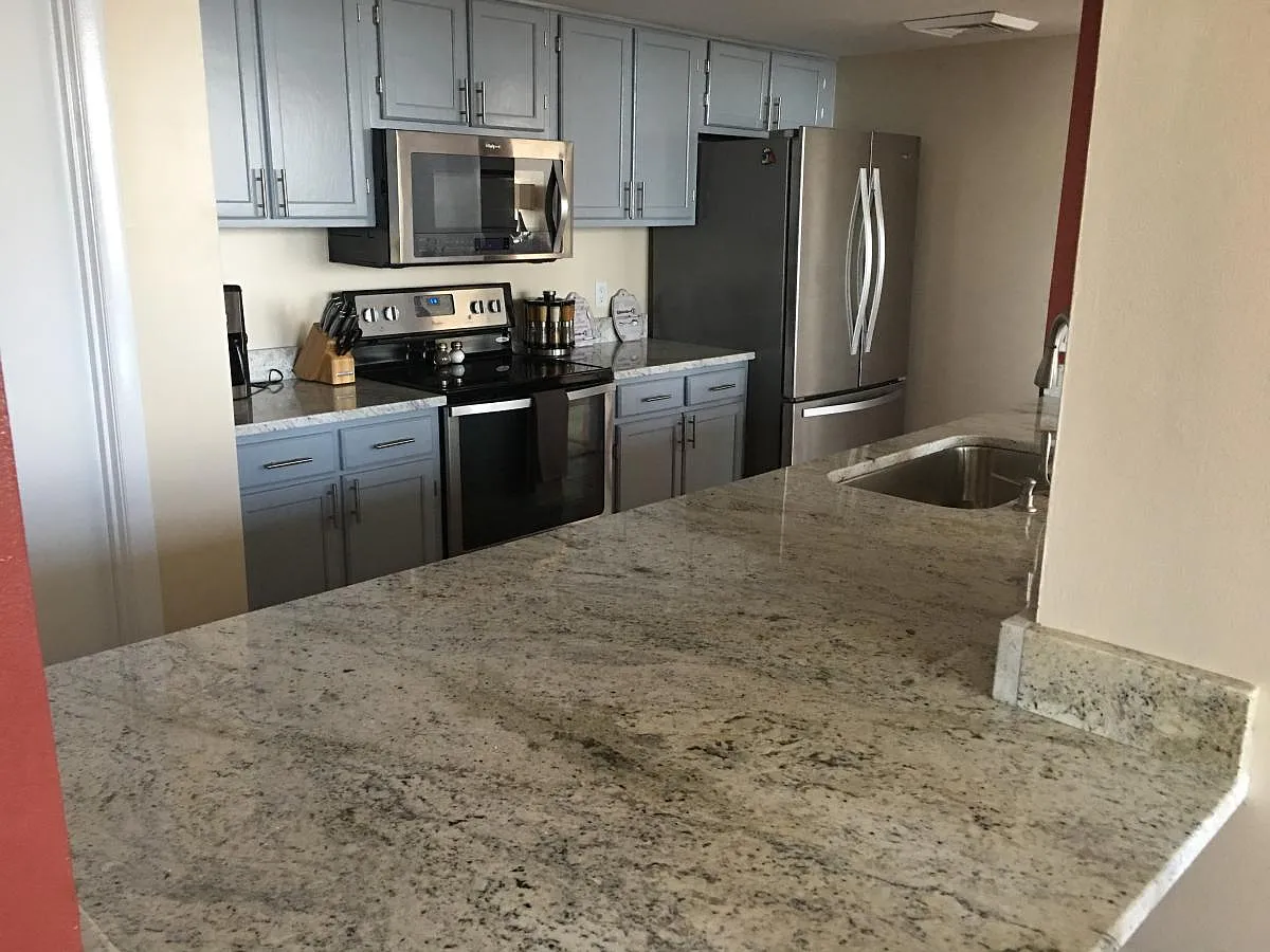408 W University Ave — Photo 4