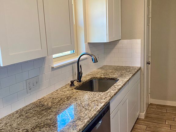 4th image of 111 Southmanor Ct