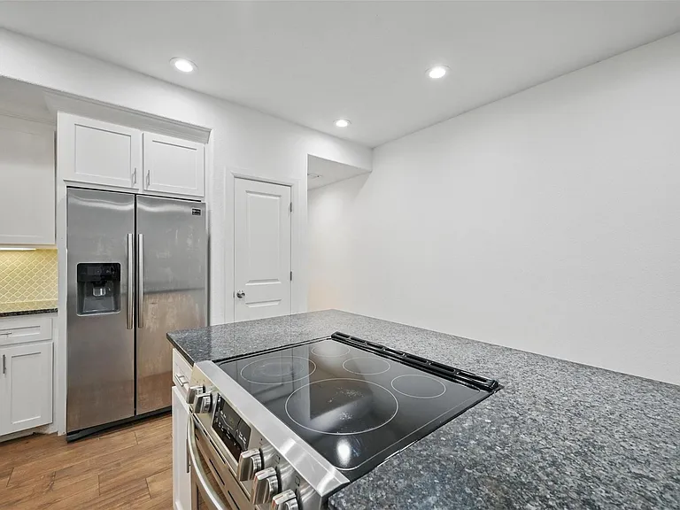 607 E Carter St #609 — Photo 14