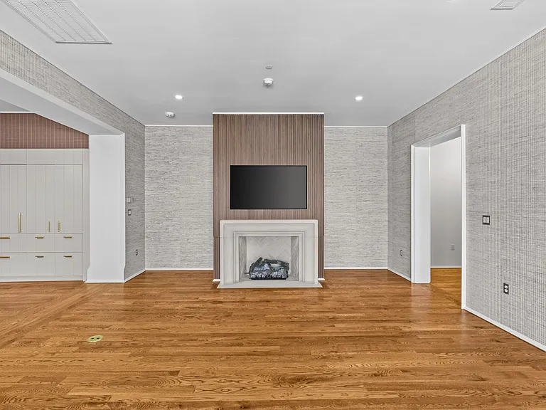 1172 Queens Rd #8 — Photo 18