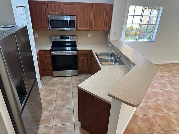 3rd image of 5108 SE Mariner Garden Cir #5108
