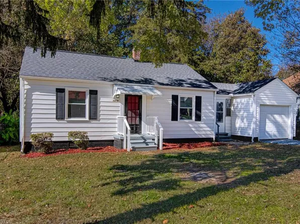 1418 Valley Ridge Dr, High Point, NC 27260
