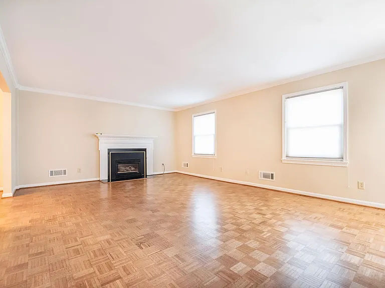 6226 Hardy Dr — Photo 3