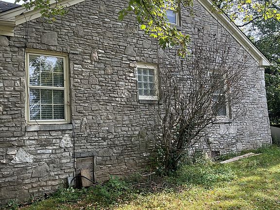 2nd image of 269 E Eastland St