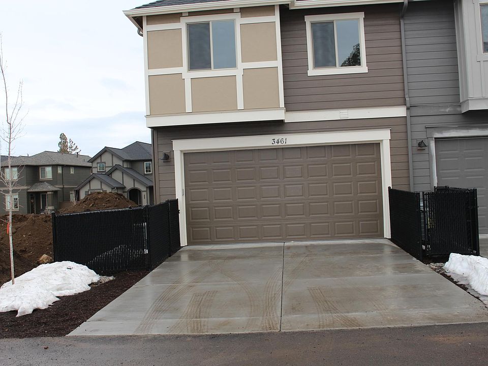 2 car garage/ Alley entrance 