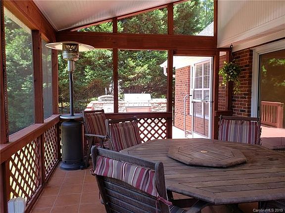 4th image of 100 Heath Ln