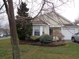 31 Pine Hollow Ln, Lakewood, NJ