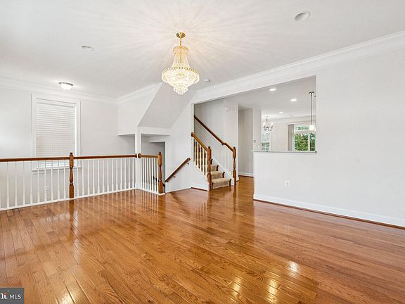 5th image of 6198 Royal Crest Ln