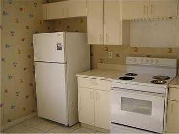 5th image of 823 NW 208th Ter
